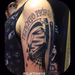 Tattoo por Clayton Guedes! #TatuadoresBrasileiros #TatuadoresdoBrasil #TattooBr #TattoodoBr #SãoPaulo #tradicional #traditional #oldschool #caixão #coffin #mementomori #foice #sickle #death #morte