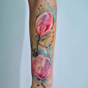 Tatuaje de tulipán de acuarela por Aleksandra Katsan #AleksandraKatsan #watercolor #watercolor #flower #tulip