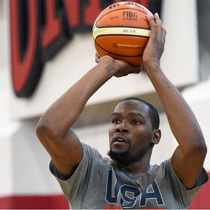 Try to catch a glimpse of Durant's new tat next time you see him on the court. Photo cred: Ethan Miller / Getty Images. #kevindurant #tattooedathletes #celeb