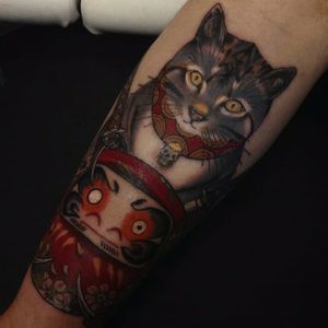 Neko tattoo by Lewis Buckley. #LewisBuckley #neko #cat #japanese #neotraditional #daruma