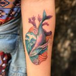 Por Vic Nascimento #VicNascimento #brasil #brazil #TatuadorasDoBrasil #brazilianartist #fineline #coraçãoanatomico #anatomicalheart #coração #heart #baleia #whale #concha #shell #mar #sea #ocean #colorida #colorful