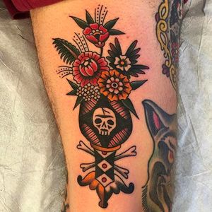 Skull, crossbones and some flowers, beautiful tattoo work by Zach Nelligan. #ZachNelligan #MainStayTattoo #traditionaltattoo #classic #slowers #skull