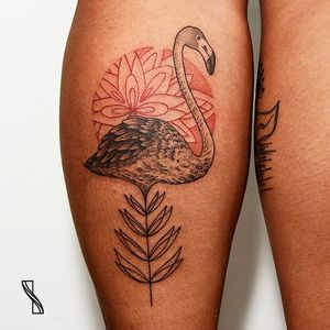 Belíssimo trabalho de linhas #IsabelleSantos #TatuadorasDoBrasil #tatuadorasbrasileiras #blackwork #pontilhismo #dotwork #flamingo