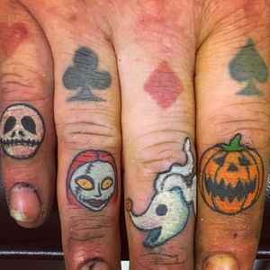 The Nightmare Before Christmas finger tattoos by Allan Graves #AllanGraves #haunted #horror #halloween #thenightmarebeforechristmas