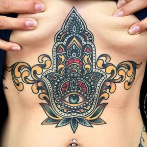 Detailed hamsa, by Phil Hatchet-Yau (via IG—philhatchetyau) #sandiego #traditional #colorwork #philhatchetyau