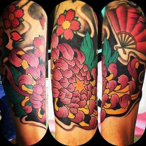 Chrysanthemum tattoo by Andrea Pinna. #flower #chrysanthemum #neotraditional #AndreaPinna