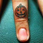 Pumpkin finger tattoo by Allan Graves #AllanGraves #haunted #horror #halloween #pumpkin