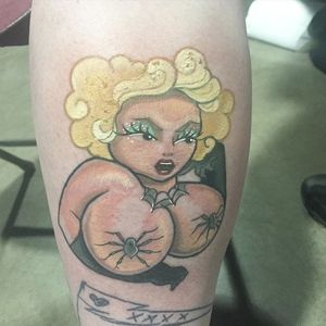 Spider big girl pin up tattoo by Hollie West. #HollieWest #pinup #plussize #bodylove #bodypositivity #pinuplady #biggirlpinup #spider
