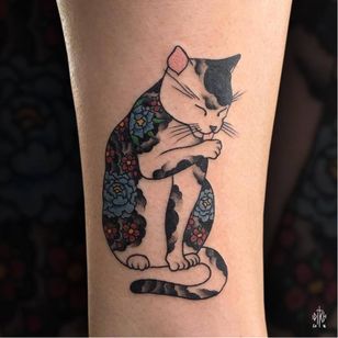 Tatuaje del gato Monmon por Iditch #Iditch #tradicional #neotradicional #gato #japonés #monmoncat