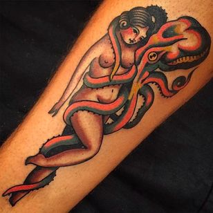 Octopus Lady Tattoo por Rafa Decraneo @Rafadecraneo #Rafadecraneo #Traditional #Neotraditional #Girl #Lady #Woman #Spain #Truelovetattoo #Octopus