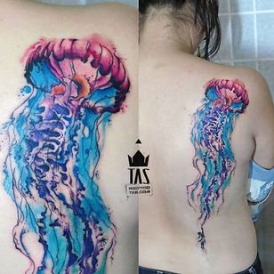 Medusa Tatuaje por Rodrigo Tas #WatercolorTattoo #WatercolorTattoo #WatercolorArtists #Watercolor #Brazil #BrazilianTattooArtists #RodrigoTas #Jellyfish