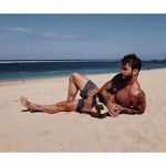 André Hamann curtindo a praia! #AndréHamann #Verão #proteçãosolar #tattooprotegida