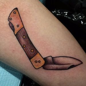 Buck Knife Tattoo by Jacob McCallum #buckknife #knifetattoo #traditionalknifetattoo #traditionaltattoo #JacobmcCallum