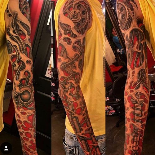 Dude has obviously never lifted in his life, but still sick biomech IG @pkrolartist