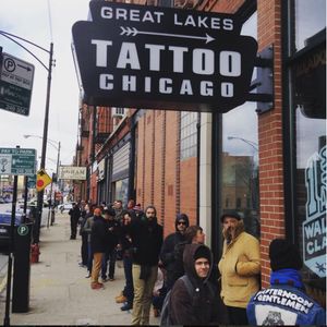 An eager line of tattoo enthusiasts brave the Chicago cold at last years Walk Up Classic. (Via IG - greatlakestattoo) #gltwalkupclassic #traditional