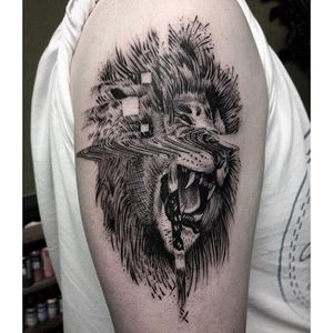 Glitch lion tattoo by Max Amos. #MaxAmos #blackwork #glitch #pointillism #dotwork #lion