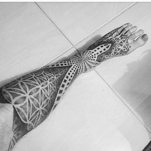 Massive lower leg to foot geometric tattoo work by Keegan Sweeney. #KeeganSweeney #keegstattoo #geometrictattoo #legtattoo #lines #dots #blackwork