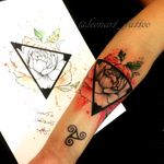 trabalho feito pela artista Mariana Silva! #MarianaSilva #tatuadorasbrasileiras #flor #flower #triangle #triangulo