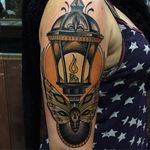 Neo Traditional Lantern Tattoo by Kike Esteras #lantern #neotraditional #neotraditionallantern #light #KikeEsteras