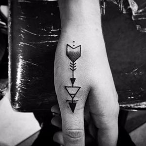 A Thumb tattoo by mxw. #arrow #mxw #blackwork