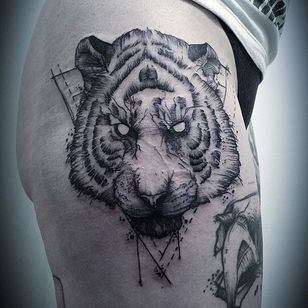 Tatuaje de tigre por Jean Carcass