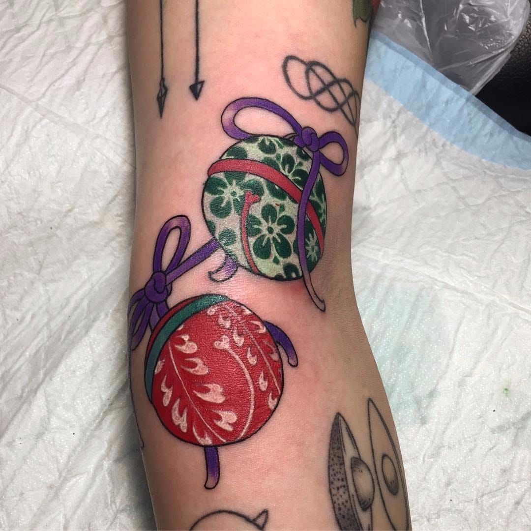 Update more than 153 christmas ornament tattoo - POPPY