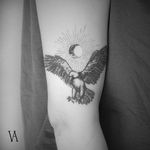 A soaring eagle underneath a crescent moon by Violeta Arús (IG-violeta.arus). #blackwork #eagle #illustrative #moon #VioletaArús