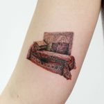 Freud's Couch tattoo by Tattooist Doy #TattooistDoy #besttattoos #color #realism #realistic #hyperrealism #pattern #bed #couch #therapy #philosophy #Freud #textiles #rug #oriental #tattoooftheday