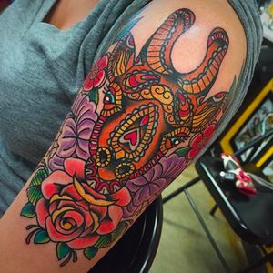 Amazing details on this super cool giraffe tattoo by Jenn Siegfried #giraffe #rose #traditional #colorful #JenSiegfried
