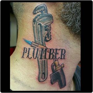What better way to tell the world what you do for a living than with a neck tattoo? By Keith Duggan (via IG -- keithduggantattoo) #keithduggan #plumbing #plumbingtattoo #plumber #plumbertattoo