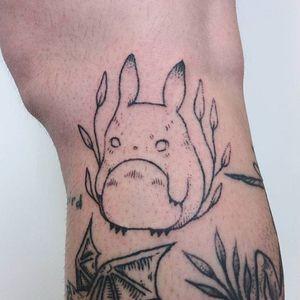 Handpoked mini Totoro tattoo by Teagan Campbell. #TeaganCampbell #handpoke #linework #cute #creature #totoro #ghibli #studighibli #myneighbortotoro