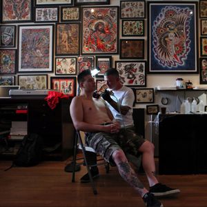 Steve Boltz tattooing a client (IG—steveboltz). #Brooklyn #NYCtattooshops #SmithStreetTattooParlour #SteveBoltz
