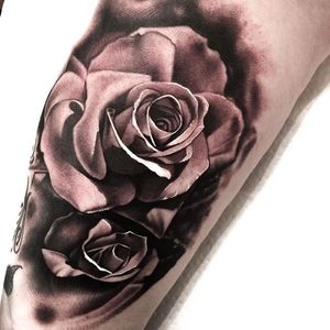 Black and grey roses by Levi Barnett. #realism #blackandgrey #LeviBarnett #flower #rose