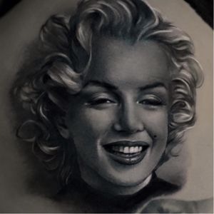 Marilyn Monroe tattoo by Raimo Marti #RaimoMarti #realistic #hyperrealistic #blackandgrey #3D #portrait #photorealistic #marilynmonroe
