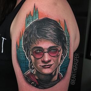 Hogwarts tattoo by Earthgrasper/Jonathan Penchoff. #Earthgrasper #JonathanPenchoff #neotraditional #HarryPotter #hogwarts #castle #popculture #film