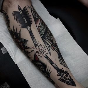 Broken Arrow Tattoo by Mors Tattoo #ArrowTattoo #BrokenArrowTattoo #BrokenArrow #Arrow #MorsTattoo