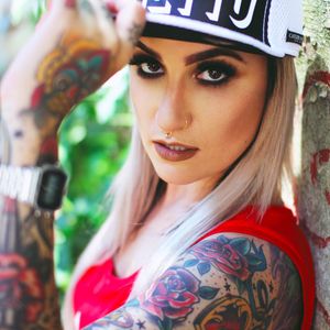 Olhar matador da Angela Pilaca fotografado pela Nany Festa! #AngelaAlves #NanyFesta #photographer #photography #inkedmodel #tattooedgirl #inkedgirl #photograph