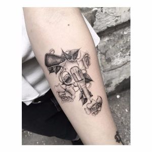Gun tattoo by Max Le Squatt #MaxLeSquatt #fineline #blackandgrey #gun #revolver #rose