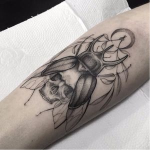 Beetle skull tattoo by Planoc #Planoc #monochrome #monochromatic #blackandgrey #dotwork #blackwork #beetle #skull #insect