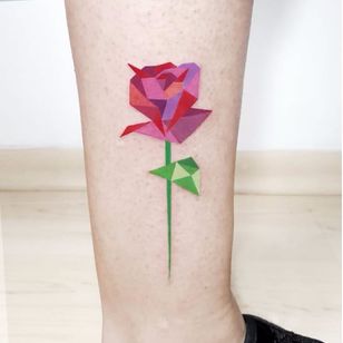 Low poly rose tattoo by Pablo Diaz Gordoa #PabloDiazGordoa #graphic #watercolor #geometric #lowpoly #rose