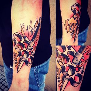 Knuckles Tattoo Combined with a Knife by Szymon Knefel #brassknuckles #weapontattoo #knuckles #SzymonKnefel
