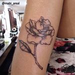 Linda flor! #flor #delicada #minimalista #fineline #blackwork #delicada #talentonacional #rioink #mabiareal #brasil #brazil #portugues #portuguese #tattoodo