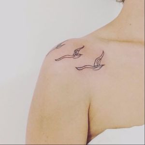 Single line bird tattoo by Chara Papadopoulou #singleline #CharaPapadopoulou #linework #minimalistic #abstract #bird