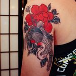 Crane and peony by Jinpil Yuu #JinpilYuu #yuuztattooer #color #blackandgrey #Korean #Japanese #mashup #crane #bird #feathers #wings #flower #peony #leaves #nature #tattoooftheday