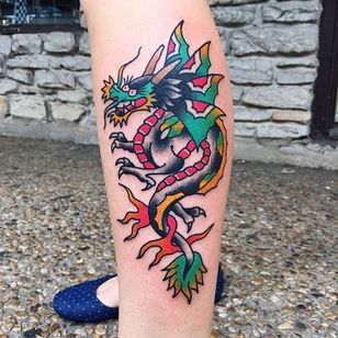 Tradicional cometa flash de tatuaje de Randy Conner.  #traditional #RandyConner #tattooflash #flashtattoo #dragon
