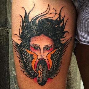 Hot rod themed girl head tattoo with a wheel with wings. Awesome work by Dennis Gutierrez. #DennisGutierrez #LTW #barcelona #girl #girlhead #traditional #hotrod #wheel #wings
