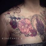 Flowers and crystal cluster chest tattoo done by Konstanze K. #KonstanzeK #illustrativetattoos #floral #crystal