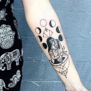 Tattoo by Petra Hlaváčková #PetraHlaváčková #geometric #shape #moon