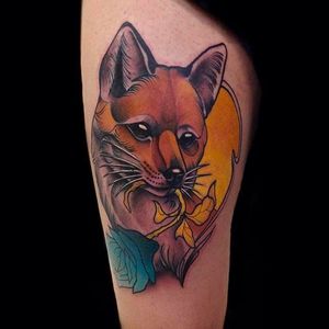 Simple yet clean and vibrant fox tattoo done by Giulia Bongiovanni. #giuliabongiovanni #neotraditional #coloredtattoo #animaltattoo #kitsune #fox