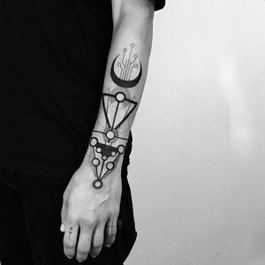 Circles and geometric shapes tattoo by Daniel Matsumoto @Daaamn_ #DanielMatsumoto #Black #Blackwork #Linework #Linear #Geometric #Nature #Japan